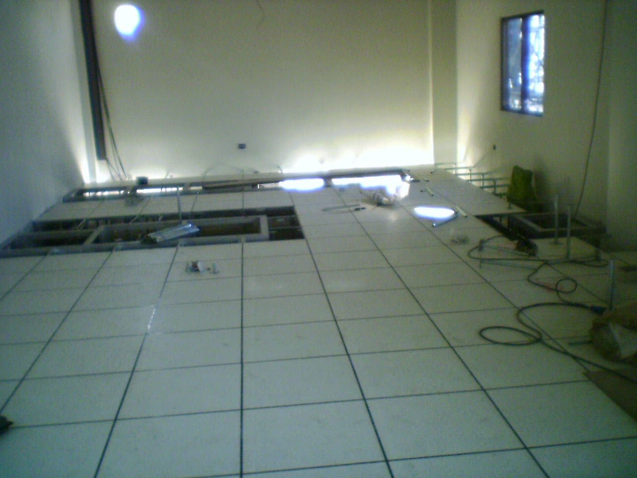 Combined cable and pipe rack support structure showcasing efficient use of shared infrastructure supports in a process plant.