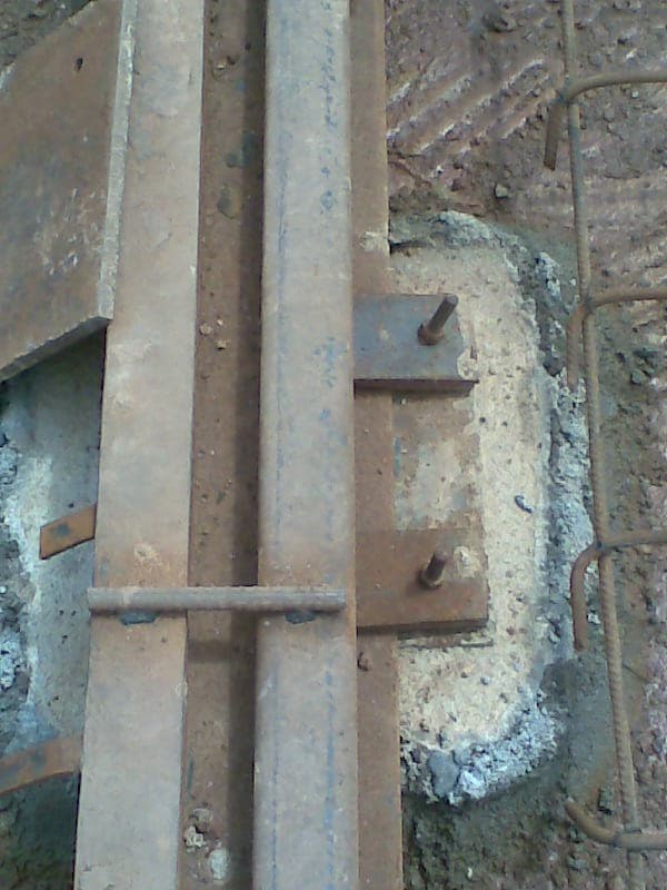 Welded/bolted earth flat joint connection ensuring a low-resistance path in the strip earthing network.