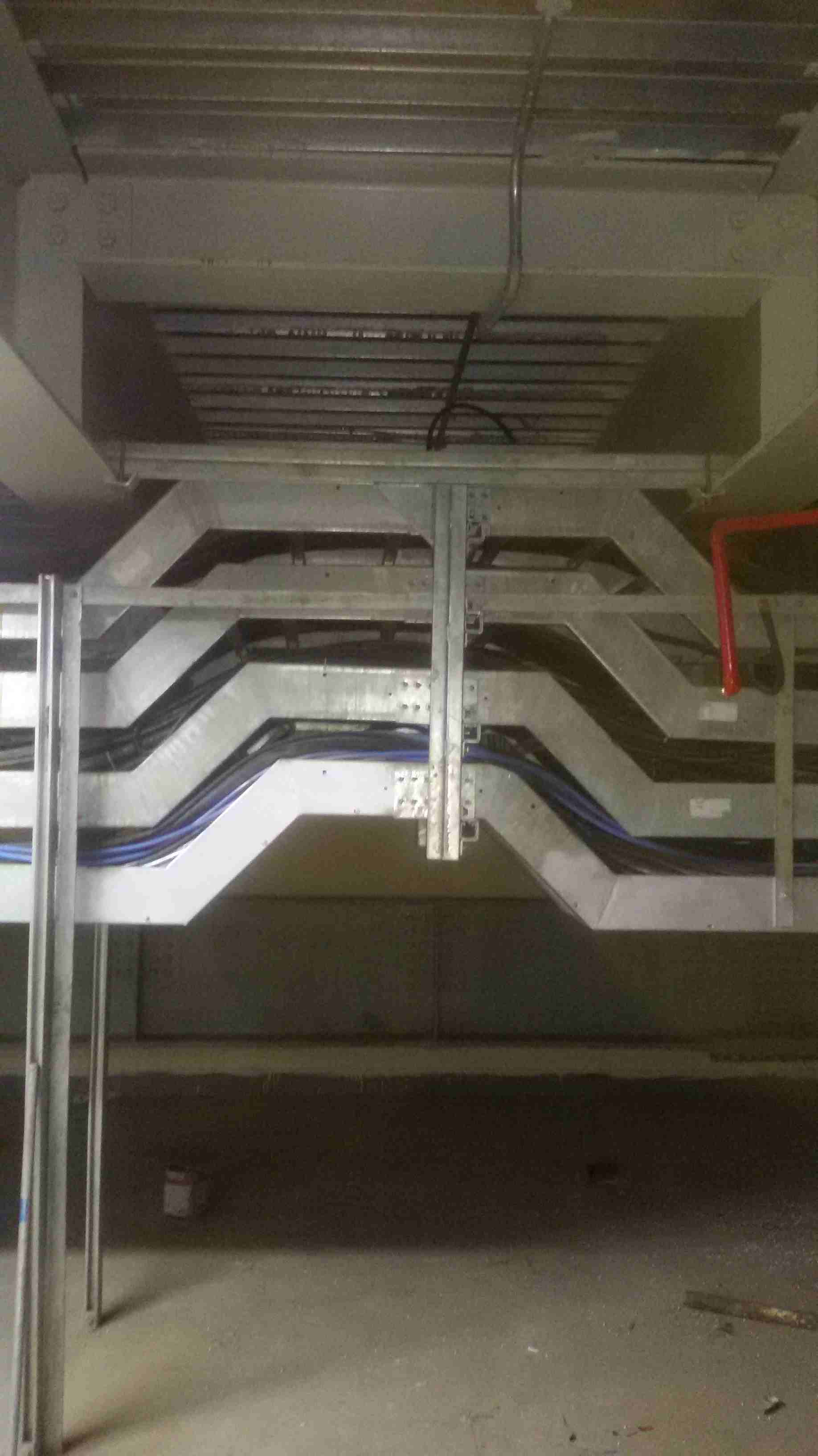 Multi layer cable tray - Advanced multi-layer cable tray system designed to separate and organize power,